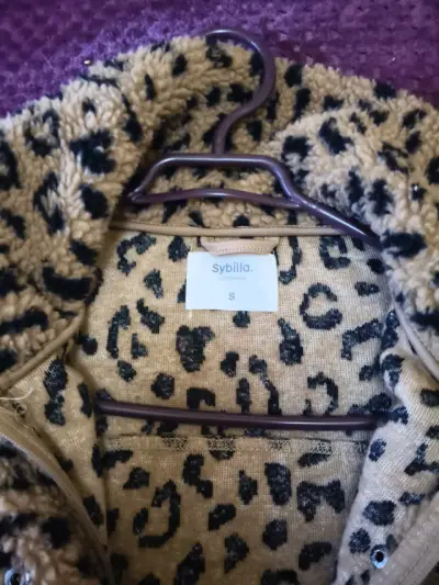 Chaqueta de felpa con estampado animal print - miniatura 2