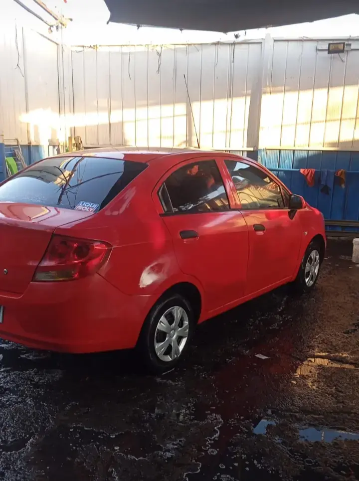 Auto Chevrolet Aveo Rojo en Buen Estado - 2