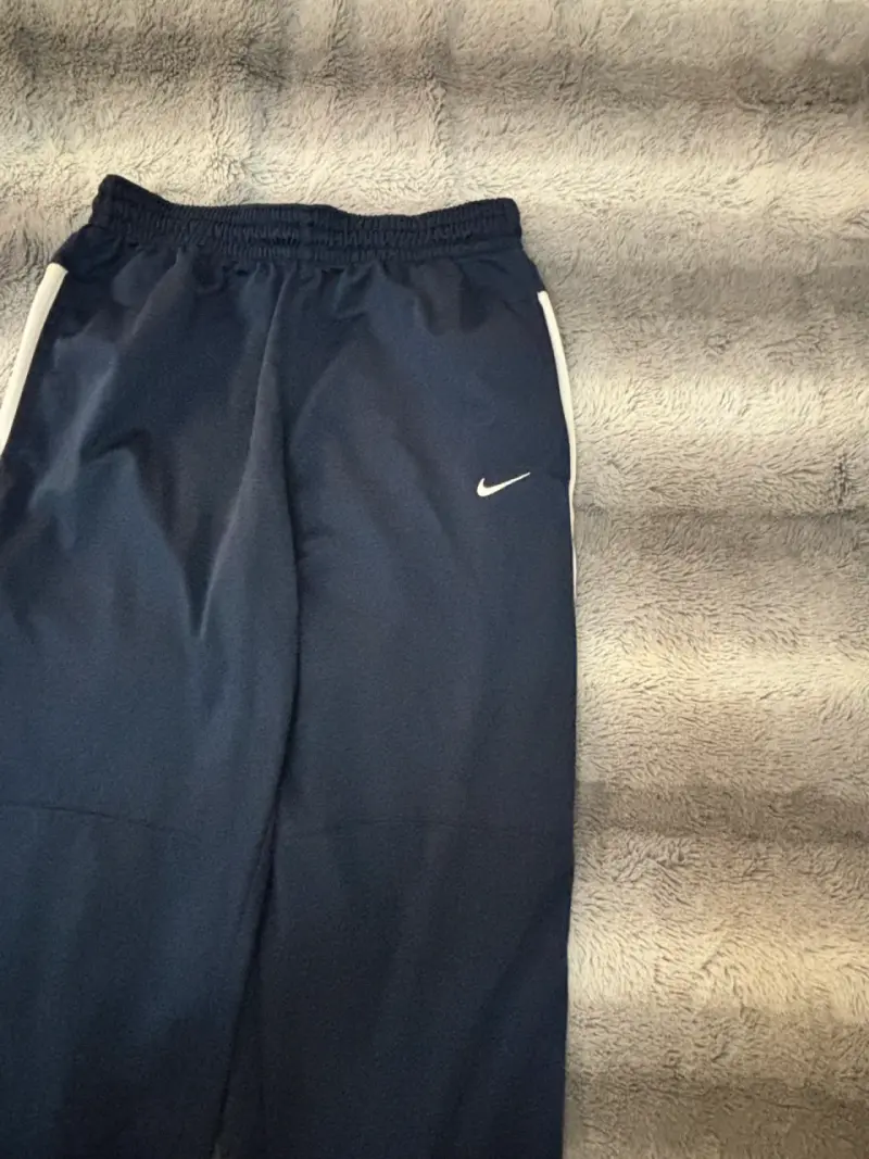 Pantalones deportivos Nike azul marino con franjas - 2