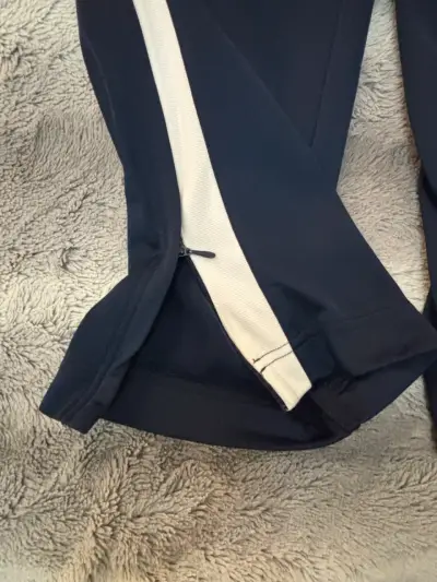 Pantalones deportivos Nike azul marino con franjas - miniatura 3