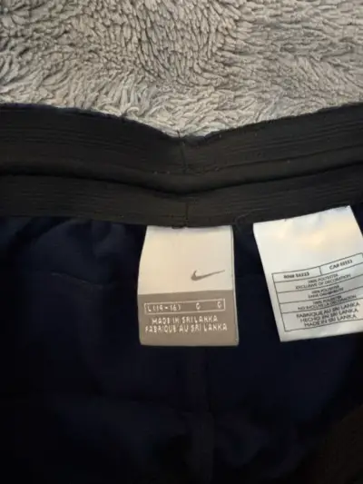 Pantalones deportivos Nike azul marino con franjas - miniatura 4