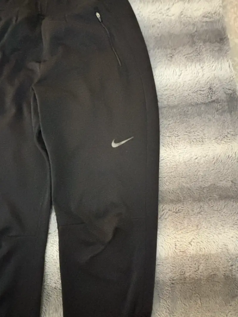 Pantalones deportivos negros Nike con bolsillos - 2