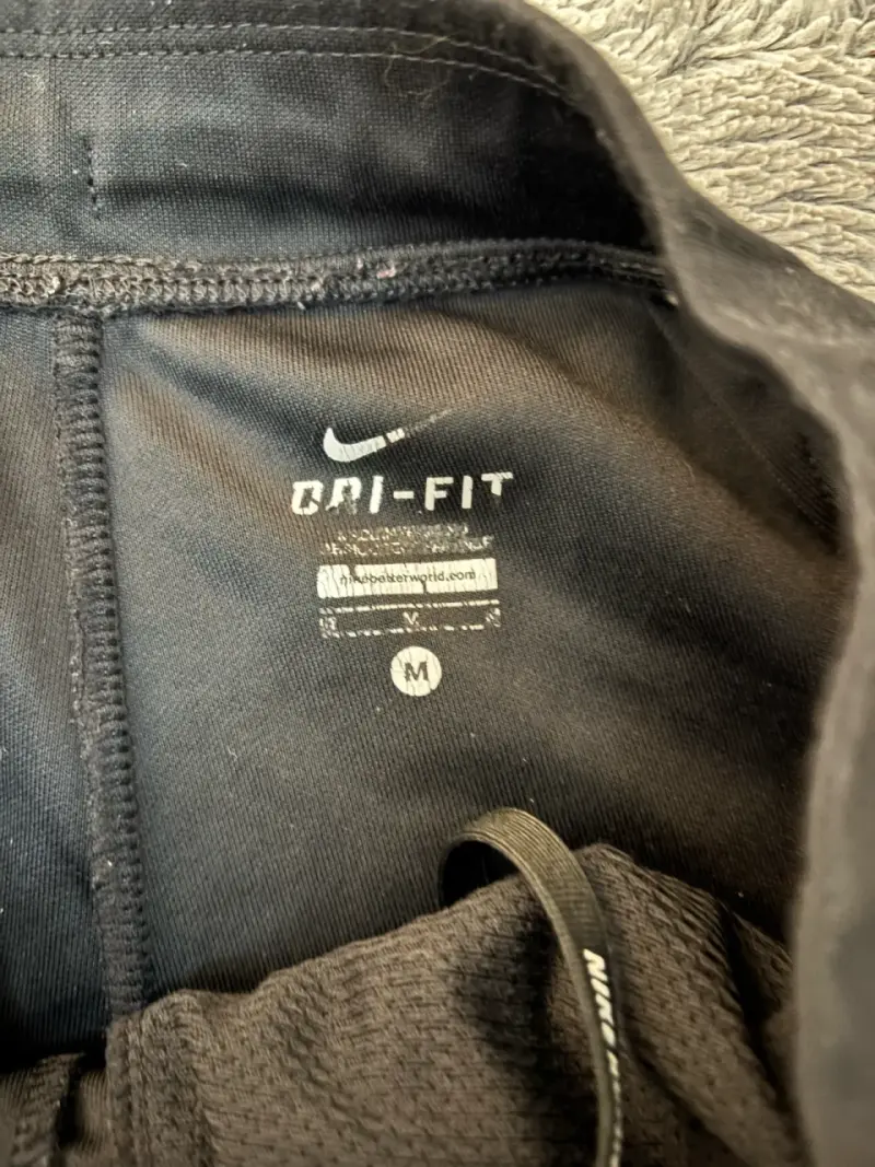 Pantalones deportivos negros Nike con bolsillos - 6