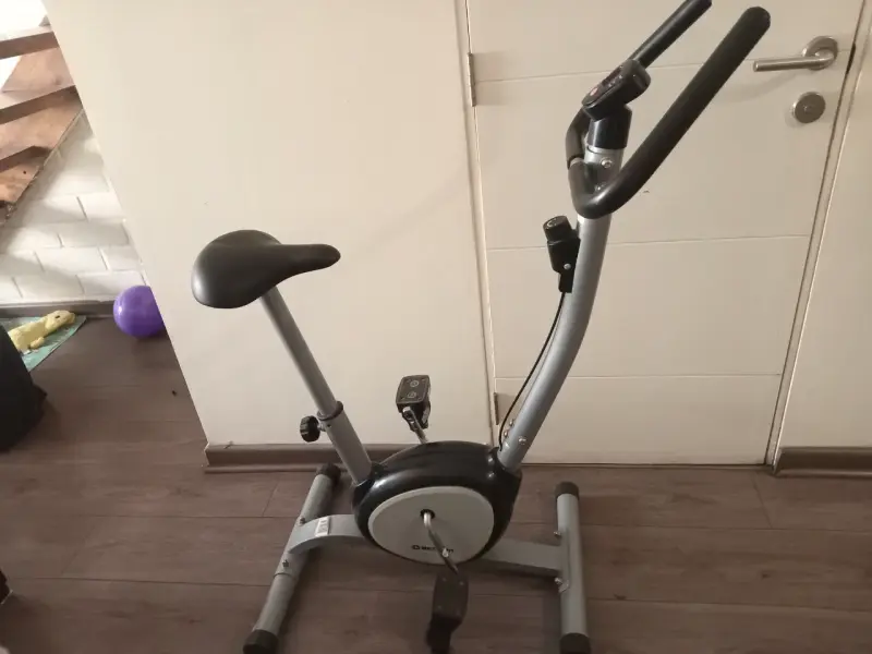 Bicicleta estática para ejercicio en casa - 2