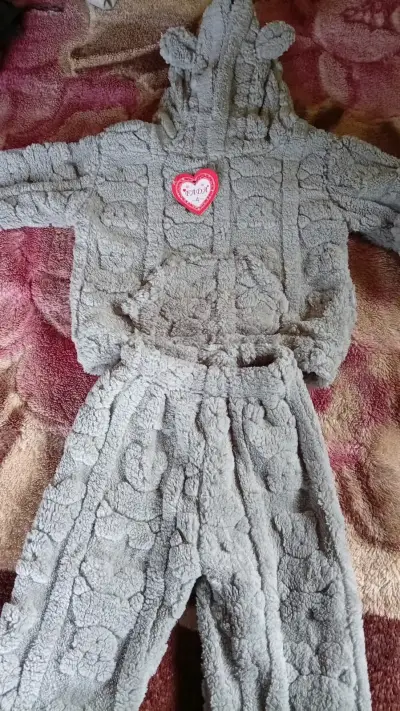 Pijamas de invierno para niños en varios colores - miniatura 1
