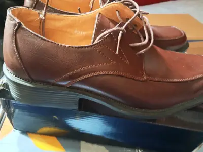 Zapatos de vestir marrones para hombre - miniatura 2