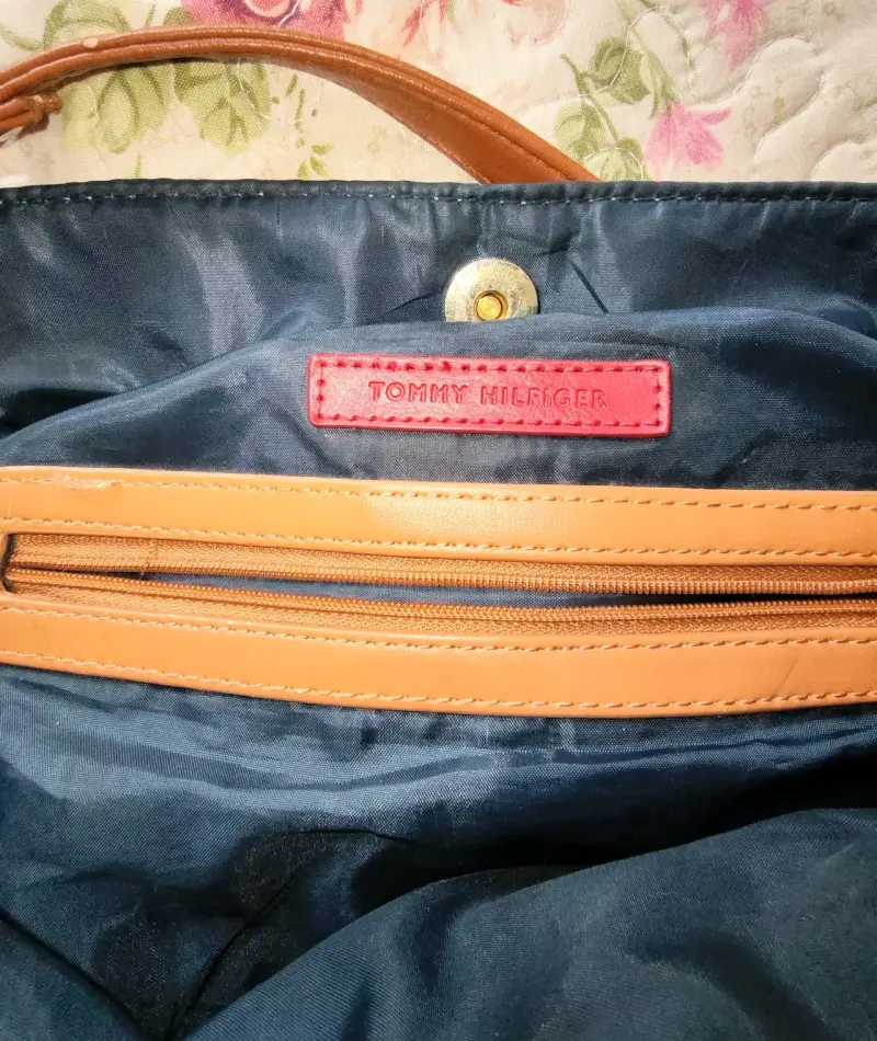 Bolso tote Tommy Hilfiger rojo con estampado - 4