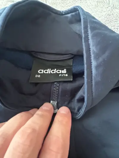 Chaqueta deportiva Adidas con diseño geométrico - miniatura 3