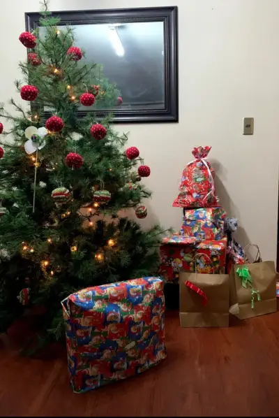 Árbol de Navidad artificial - miniatura 2