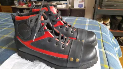 Botas de cuero negro y rojo Leyendas - miniatura 1