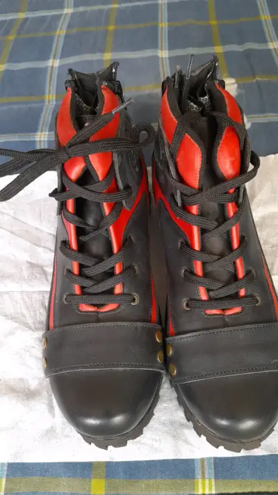 Botas de cuero negro y rojo Leyendas - miniatura 3