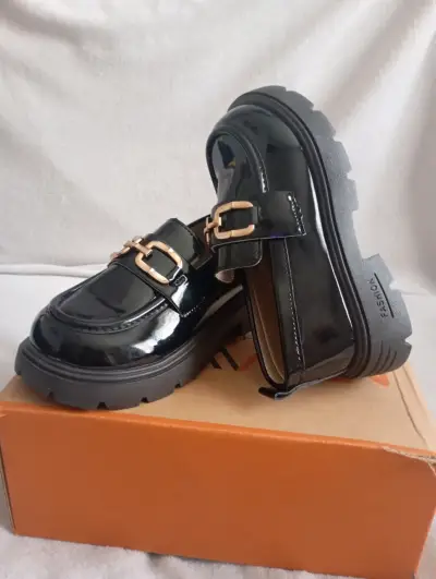 Zapato mocasín de charol N°29 - miniatura 1