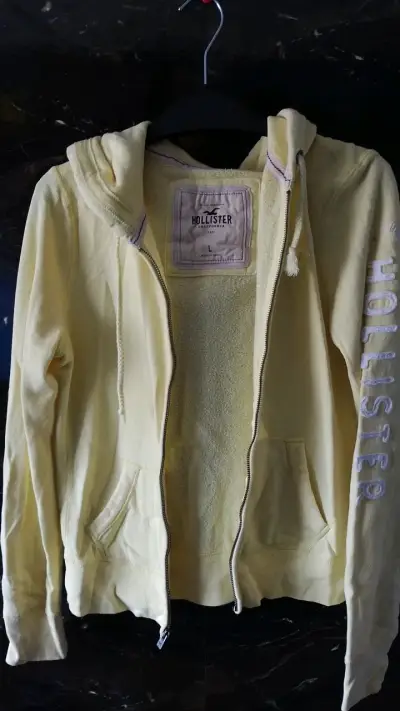 Polerón amarillo con capucha Hollister - miniatura 1