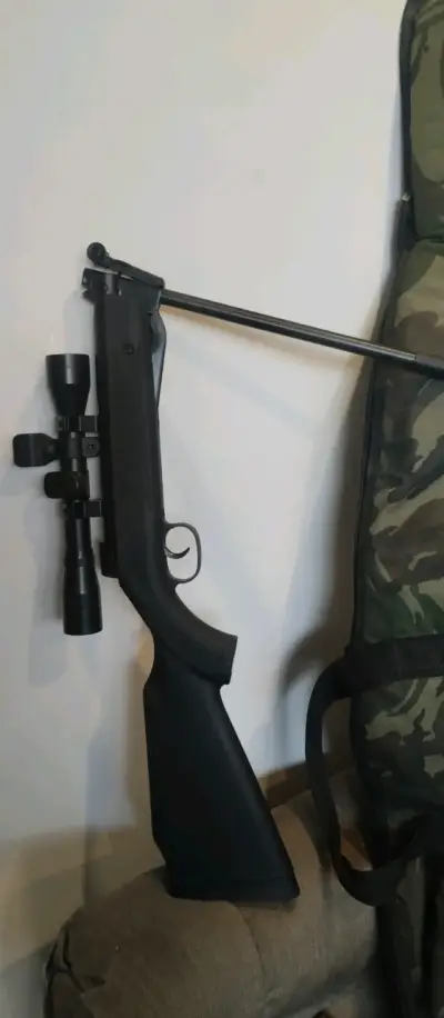 Rifle de aire comprimido con mira telescópica - miniatura 2