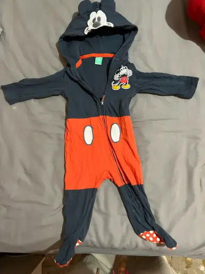 Enterito de bebé Mickey Mouse con capucha - miniatura 1