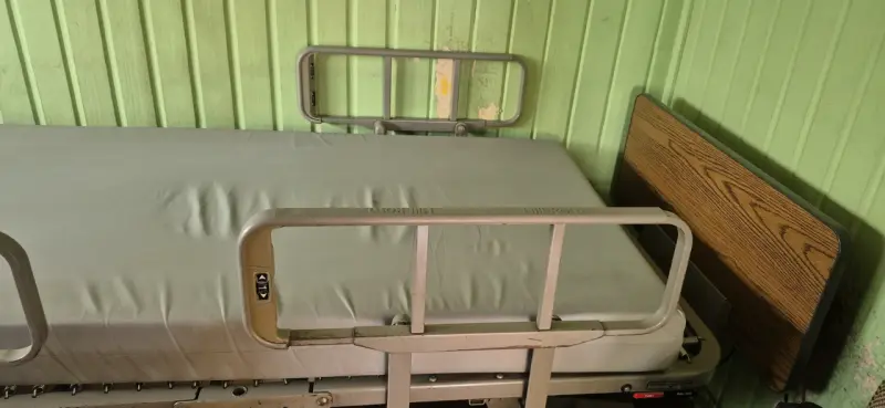 Catre Electrico, Modelo Hill-Rom 840 con barandas - 5