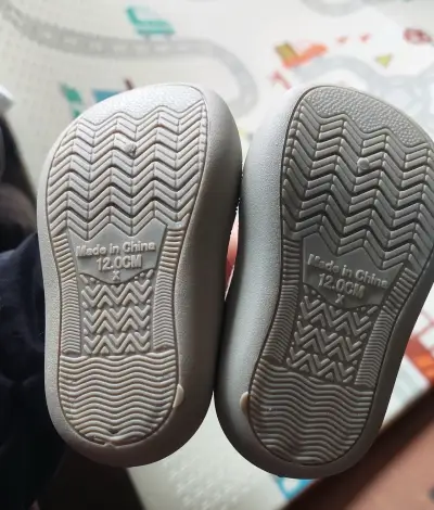 Zapatos de bebé antideslizantes beige - miniatura 3