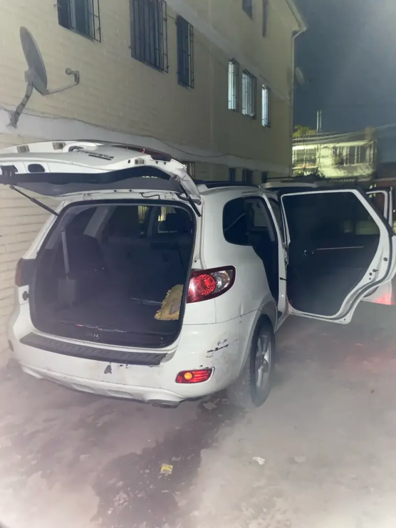 SUV Hyundai Santa Fe 2009 en buen estado - 3