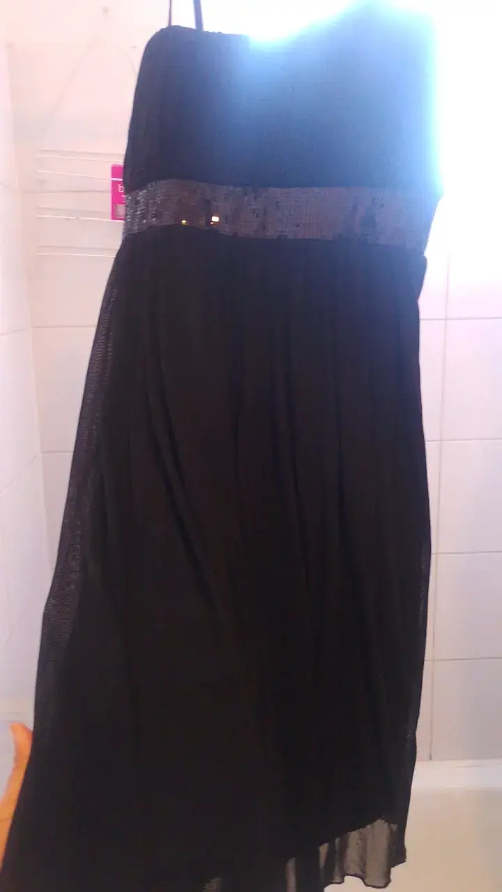 Vestido negro elegante con lentejuelas - 3