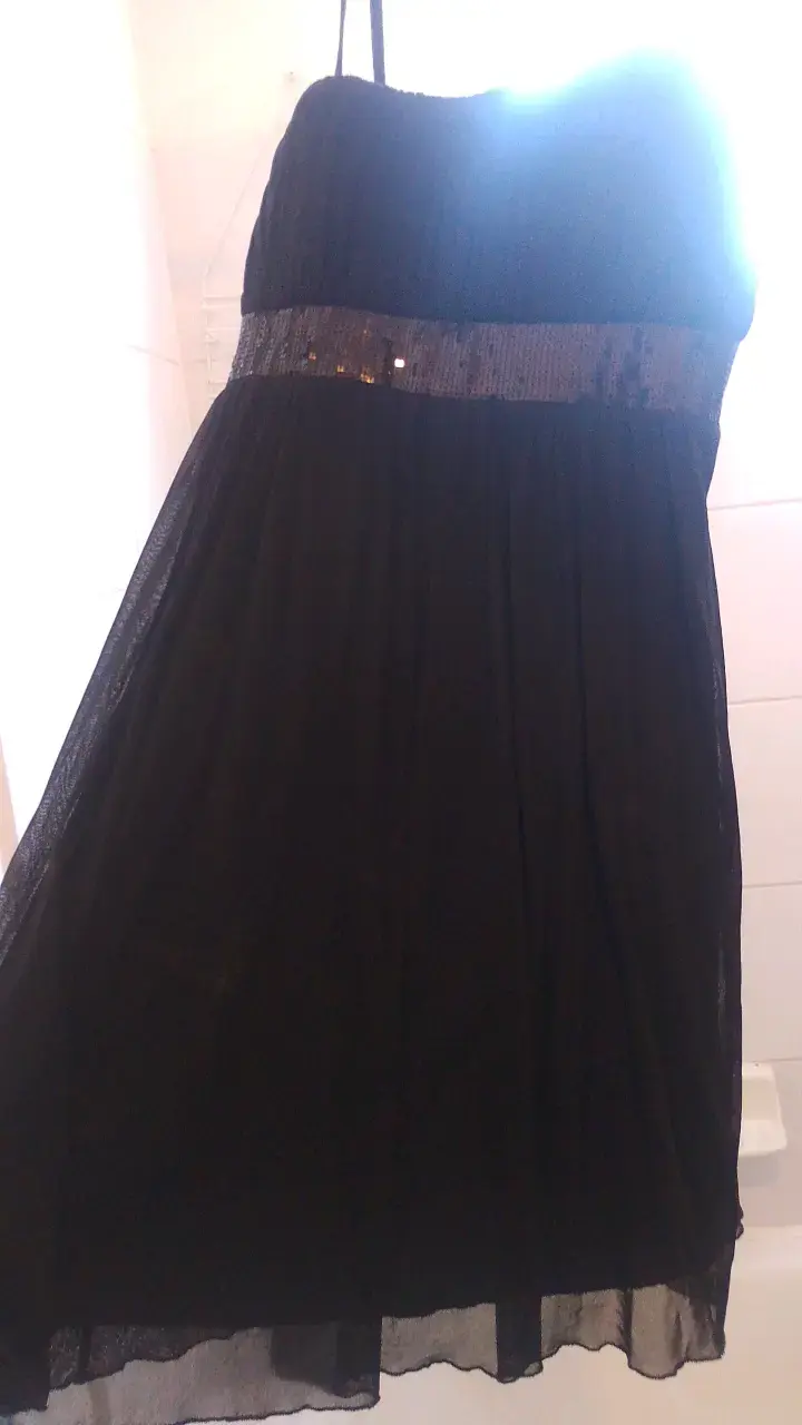 Vestido negro elegante con lentejuelas - 5