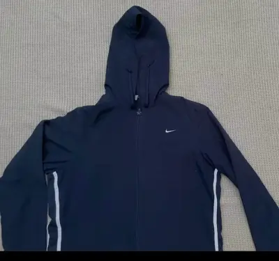Polerón con capucha Nike azul marino para hombre - miniatura 2