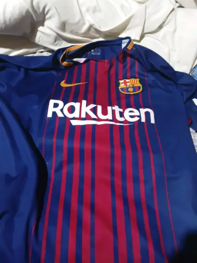 Camiseta fc barcelona y camisefa del real madrid - miniatura 1