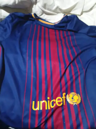 Camiseta fc barcelona y camisefa del real madrid - miniatura 2