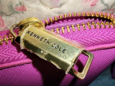 Billetera morada Kenneth Cole nueva - miniatura 1
