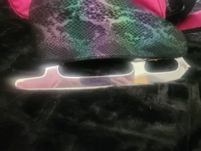 Patines de hielo blancos con funda y bolsa - miniatura 2