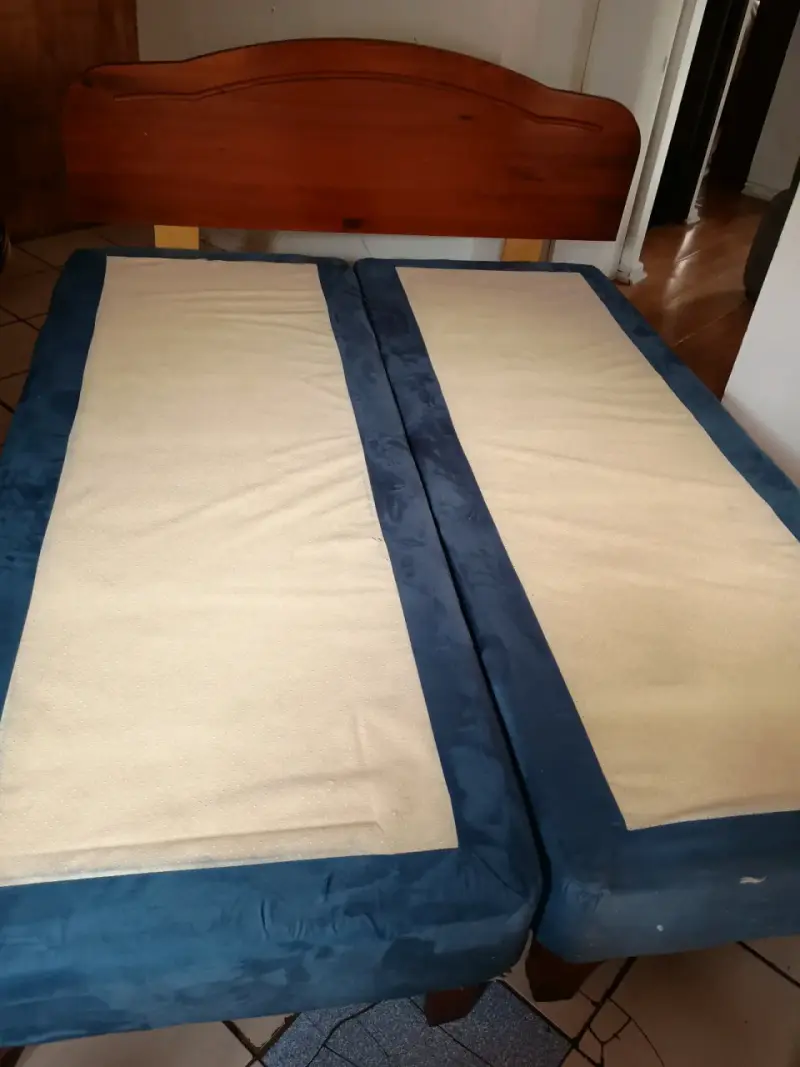 Cama de madera con colchones individuales - 4