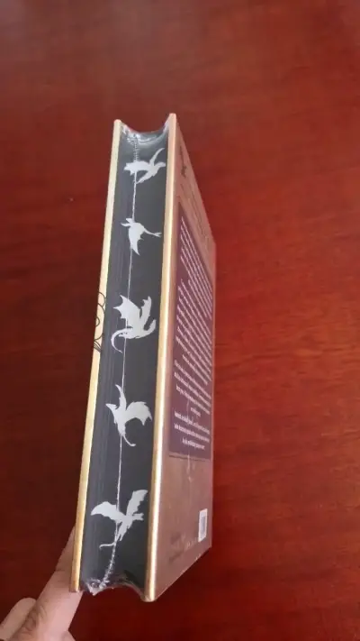 Libro 'Alas de Sangre' de Rebecca Yarros - miniatura 2