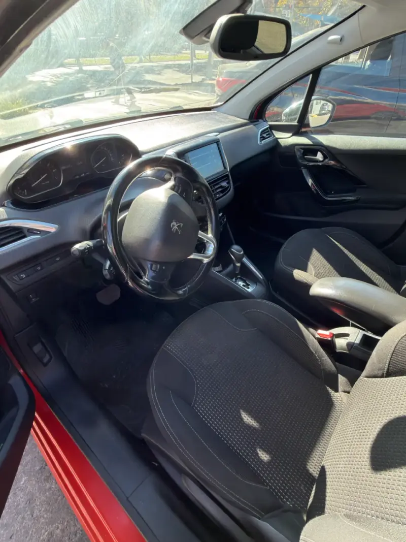 Peugeot 208 año 2019 - 5
