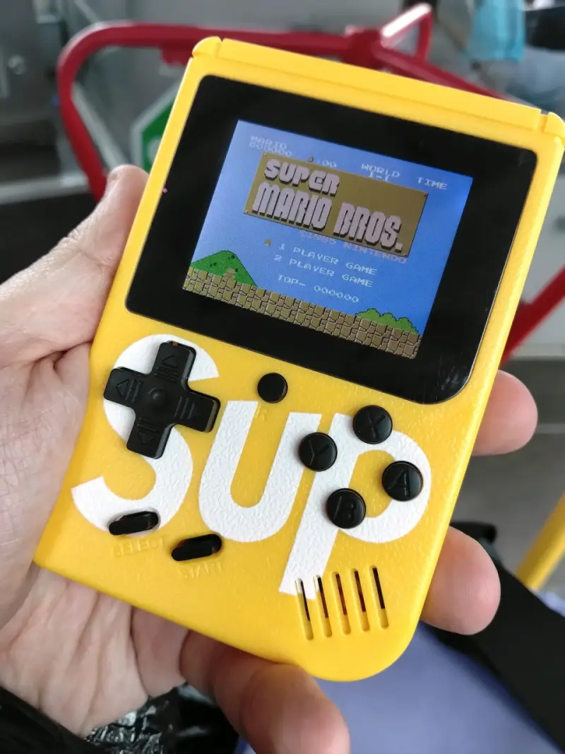 Consola portátil retro SUP con juegos clásicos - 1