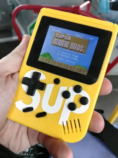 Consola portátil retro SUP con juegos clásicos - miniatura 1