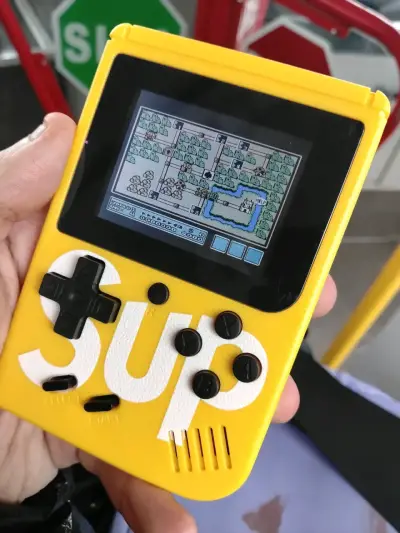 Consola portátil retro SUP con juegos clásicos - miniatura 2