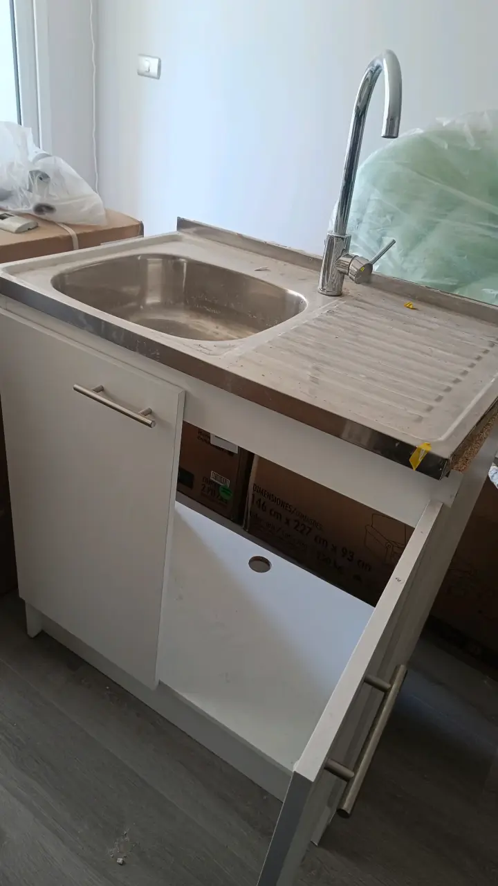 Lavaplatos de acero inoxidable con grifo - 3