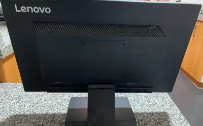 Monitor Lenovo ThinkVision 17 pulgadas - miniatura 1