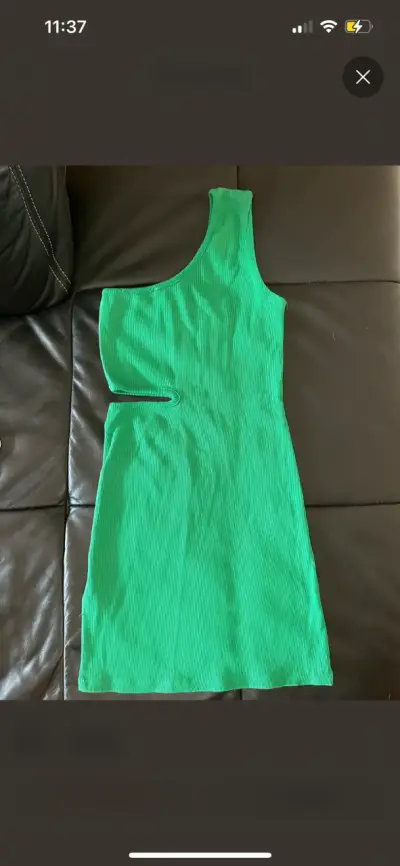 Vestido verde un hombro con corte lateral - miniatura 3