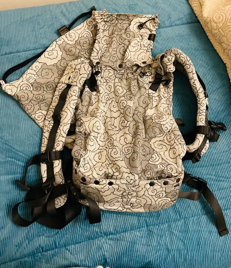 Mochila portabebés ergonómica con diseño floral - 2