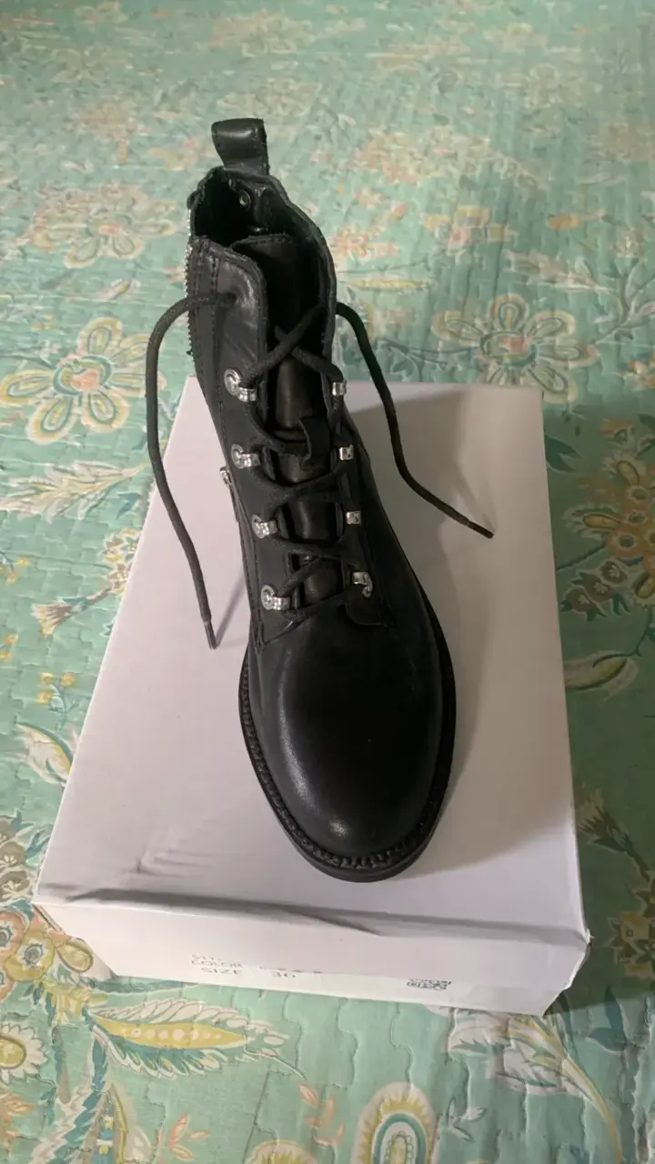 Botines Negros de Cuero con Cierre Lateral - 4