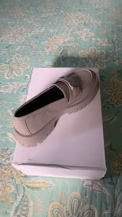 Zapatos mocasines beige con suela gruesa - miniatura 1