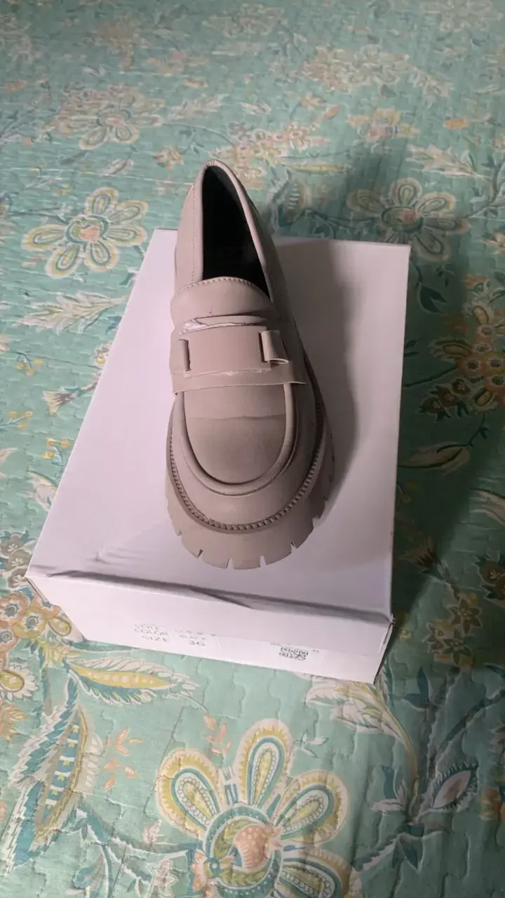 Zapatos mocasines beige con suela gruesa - 2
