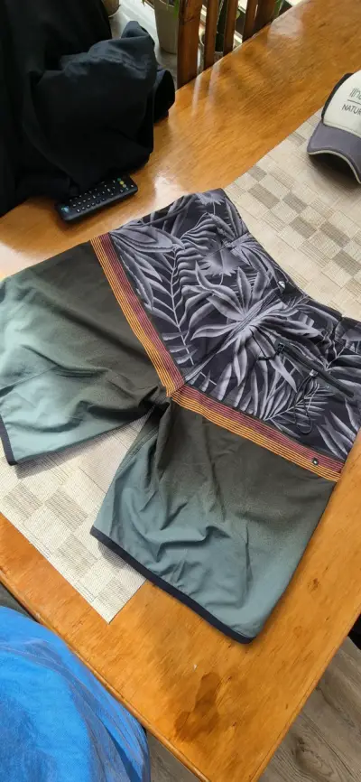 Shorts de baño Quiksilver con estampado tropical - miniatura 4