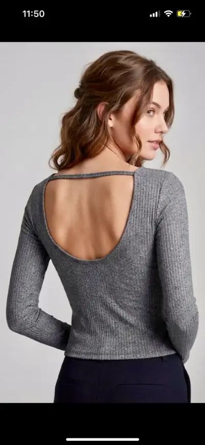 Polera gris de manga larga con espalda abierta - miniatura 1