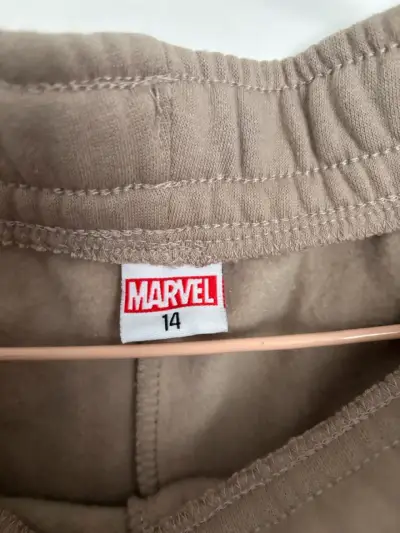 Buzo cargo beige Marvel Avengers para niños - miniatura 3