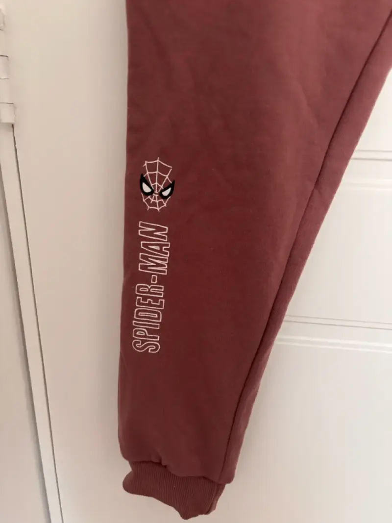 Buzo Marvel Spiderman burdeos - 2