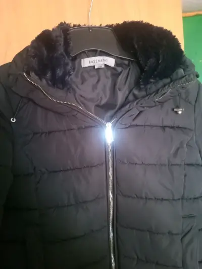 Chaqueta acolchada negra excelente estado - miniatura 2