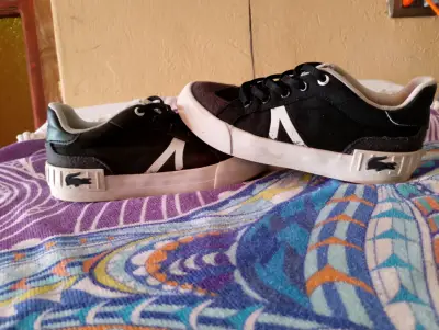 Zapatillas negras Lacoste casuales para hombre - miniatura 1