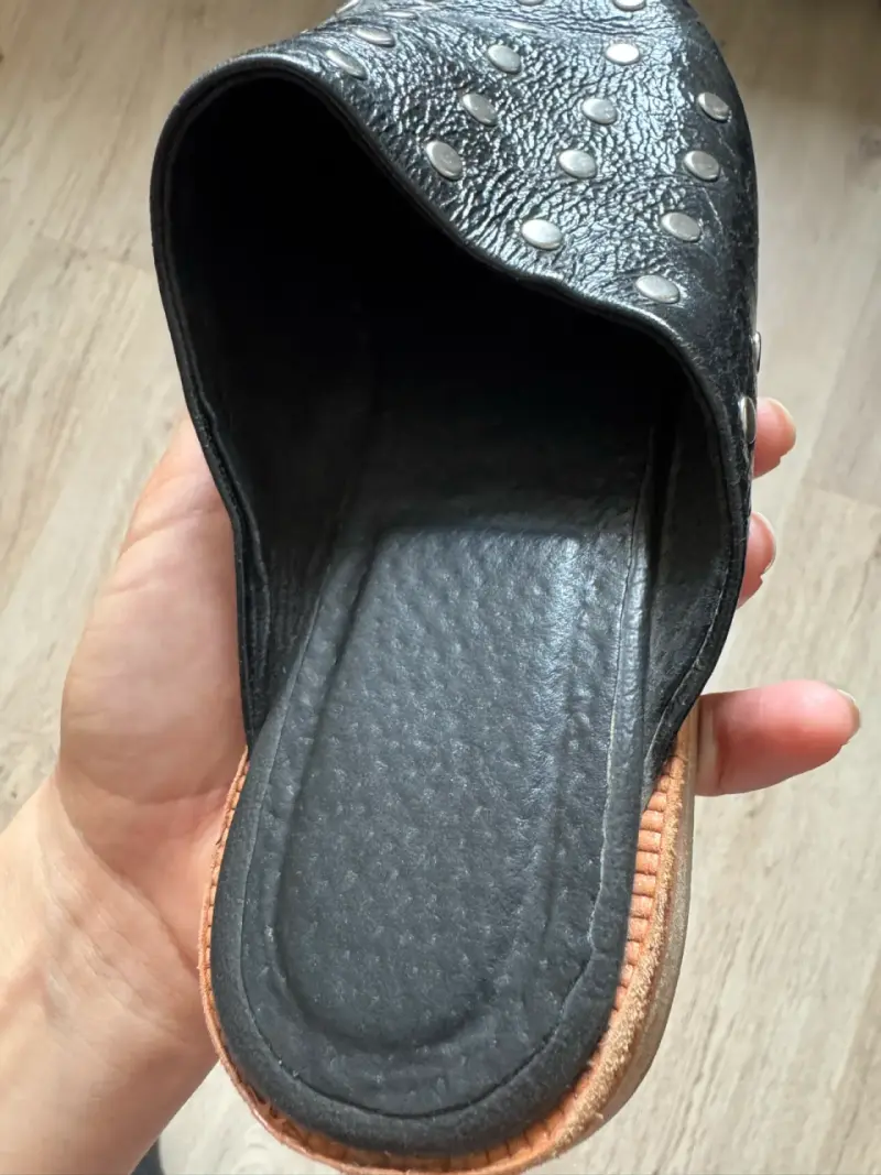 Sueco negro con tachas metálicas talla 35 - 5