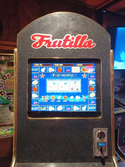 Máquina tragamonedas Frutilla juego Fruit Cocktail - miniatura 1
